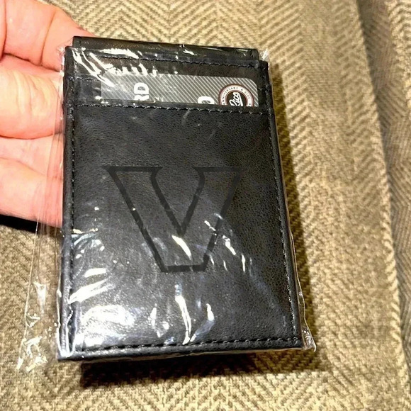 NWT NCAA Vanderbilt Commodores
Laser Engraved Men Black Wallet Card Holder - Picture 7 of 9